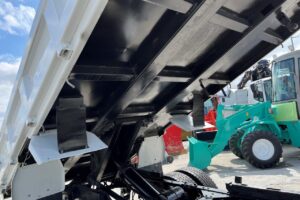サムネイル: 平成18年　いすゞ　エルフ　２トンダンプ（小型貨物・4ナンバー）（車検1年付）