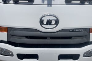 サムネイル: 平成29年　コンドル４トン４段クレーンロング ラジコン・ベッド付 全塗装済み フックイン
