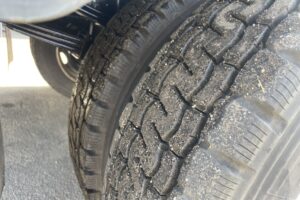 サムネイル: 平成29年　コンドル４トン４段クレーンロング ラジコン・ベッド付 全塗装済み フックイン