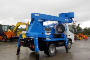 サムネイル: 平成20年　キャンター 11.9ｍ高所作業車　ＦＲＰバケット