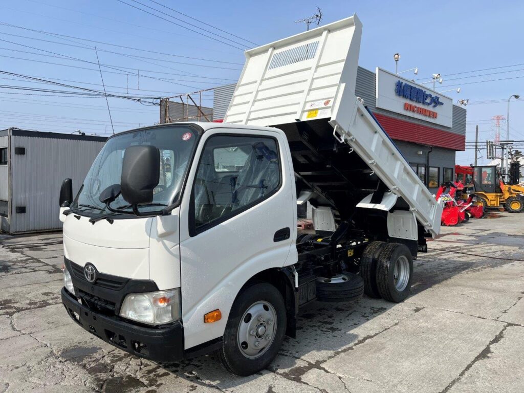 平成25年　トヨタ　ダイナ　３トンダンプ　3方開き・コボレーン付（小型貨物・4ナンバー）（車検1年付）