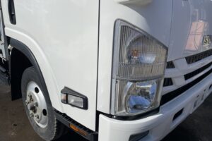 サムネイル: 平成30年　エルフ２トン平ロング　アルミアオリ　４WD　車検令和7年9月