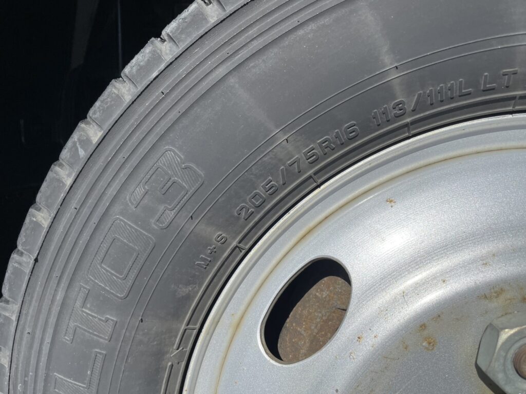 平成30年　エルフ２トン平ロング　アルミアオリ　４WD　車検令和7年9月