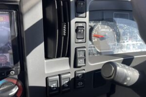 サムネイル: 平成30年　エルフ２トン平ロング　アルミアオリ　４WD　車検令和7年9月