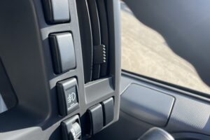 サムネイル: 平成30年　エルフ２トン平ロング　アルミアオリ　４WD　車検令和7年9月