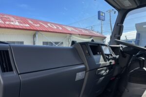 サムネイル: 平成30年　エルフ２トン平ロング　アルミアオリ　４WD　車検令和7年9月
