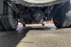 サムネイル: 平成30年　エルフ２トン平ロング　アルミアオリ　４WD　車検令和7年9月