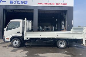 サムネイル: 平成22年　デュトロ1.8トン平　ワイドロング　パワーゲート　荷台・下廻り塗装済