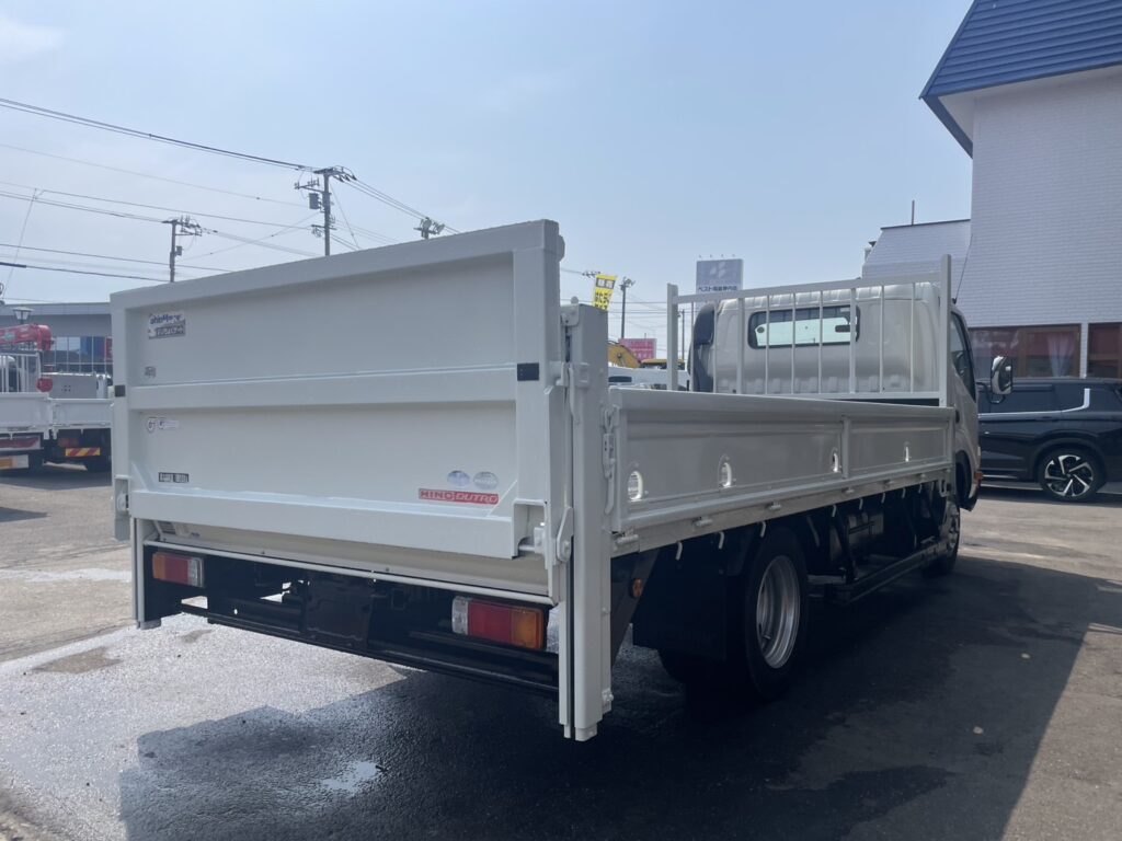 平成22年　デュトロ1.8トン平　ワイドロング　パワーゲート　荷台・下廻り塗装済
