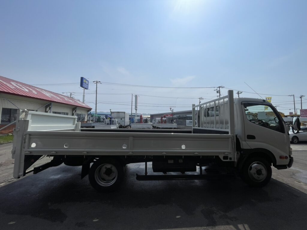 平成22年　デュトロ1.8トン平　ワイドロング　パワーゲート　荷台・下廻り塗装済