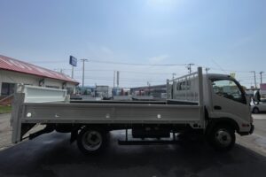 サムネイル: 平成22年　デュトロ1.8トン平　ワイドロング　パワーゲート　荷台・下廻り塗装済