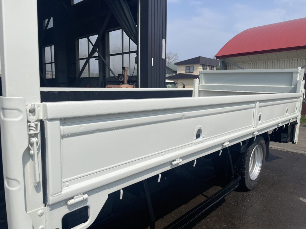平成22年　デュトロ1.8トン平　ワイドロング　パワーゲート　荷台・下廻り塗装済