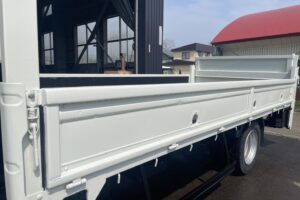 サムネイル: 平成22年　デュトロ1.8トン平　ワイドロング　パワーゲート　荷台・下廻り塗装済