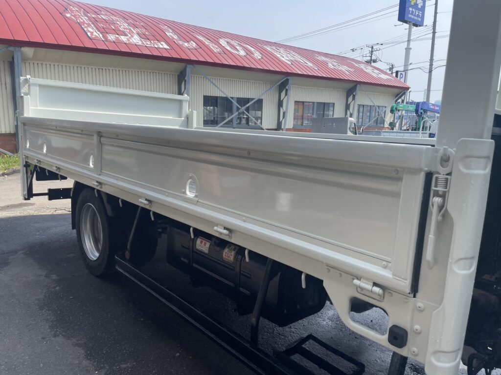 平成22年　デュトロ1.8トン平　ワイドロング　パワーゲート　荷台・下廻り塗装済