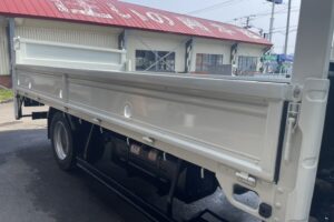 サムネイル: 平成22年　デュトロ1.8トン平　ワイドロング　パワーゲート　荷台・下廻り塗装済