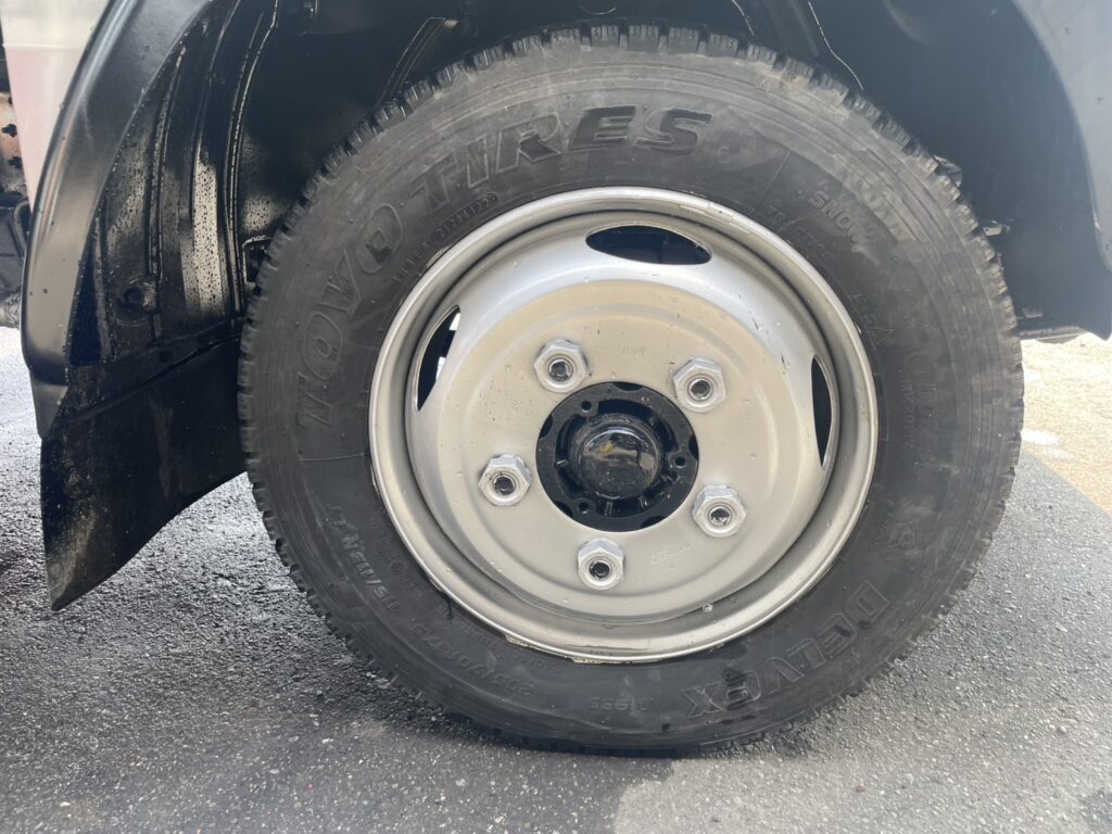 平成22年　デュトロ1.8トン平　ワイドロング　パワーゲート　荷台・下廻り塗装済