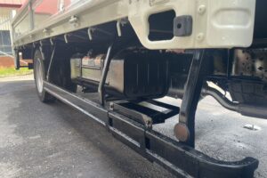 サムネイル: 平成22年　デュトロ1.8トン平　ワイドロング　パワーゲート　荷台・下廻り塗装済