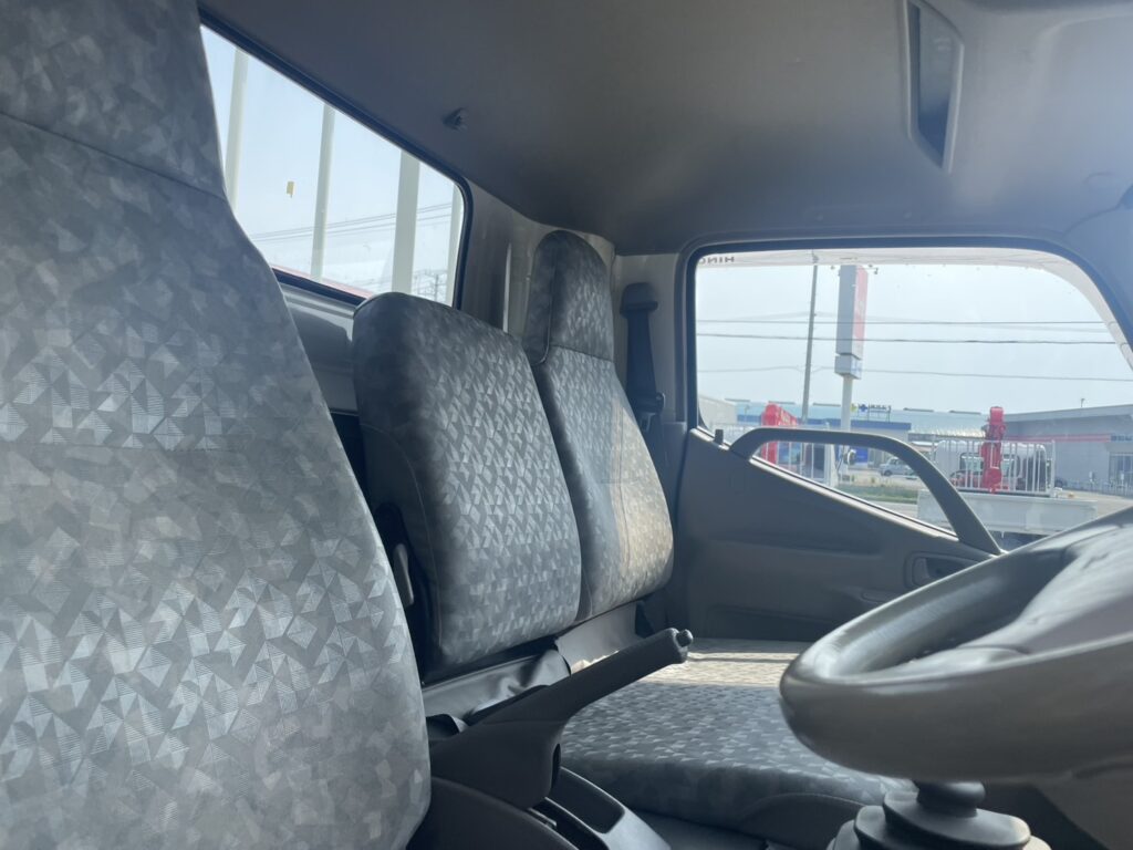 平成22年　デュトロ1.8トン平　ワイドロング　パワーゲート　荷台・下廻り塗装済