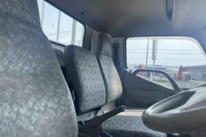 サムネイル: 平成22年　デュトロ1.8トン平　ワイドロング　パワーゲート　荷台・下廻り塗装済