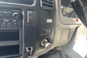 サムネイル: 平成22年　デュトロ1.8トン平　ワイドロング　パワーゲート　荷台・下廻り塗装済