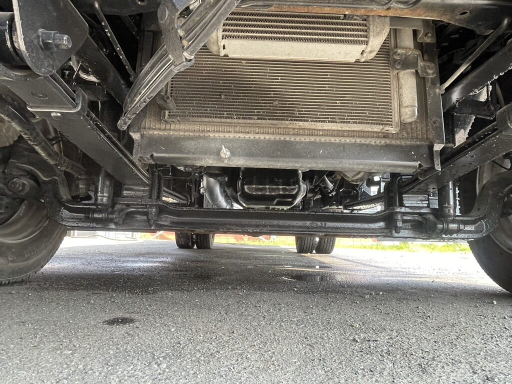 平成22年　デュトロ1.8トン平　ワイドロング　パワーゲート　荷台・下廻り塗装済