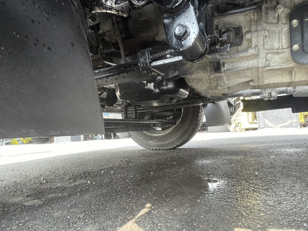 平成22年　デュトロ1.8トン平　ワイドロング　パワーゲート　荷台・下廻り塗装済