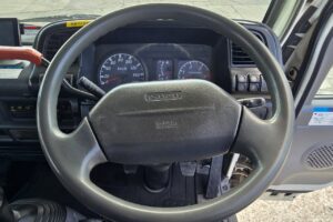 サムネイル: 平成18年　いすゞ　エルフ　14.6ｍ高所作業車　電工仕様・ウィンチ付（車検2年付）