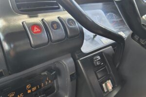 サムネイル: 平成18年　いすゞ　エルフ　14.6ｍ高所作業車　電工仕様・ウィンチ付（車検2年付）