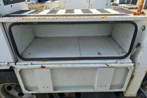 サムネイル: 平成18年　いすゞ　エルフ　14.6ｍ高所作業車　電工仕様・ウィンチ付（車検2年付）