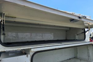 サムネイル: 平成18年　いすゞ　エルフ　14.6ｍ高所作業車　電工仕様・ウィンチ付（車検2年付）