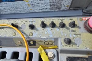 サムネイル: 平成18年　いすゞ　エルフ　14.6ｍ高所作業車　電工仕様・ウィンチ付（車検2年付）