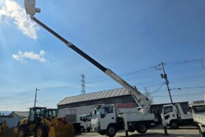 サムネイル: 平成18年　いすゞ　エルフ　14.6ｍ高所作業車　電工仕様・ウィンチ付（車検2年付）