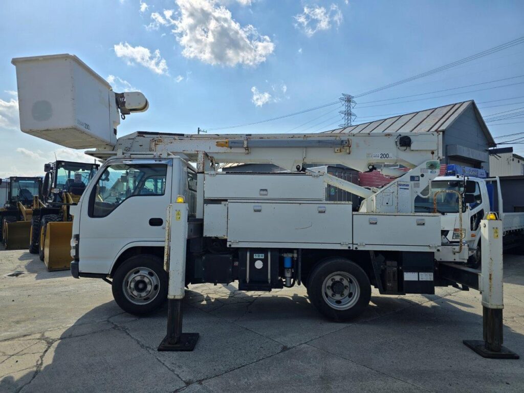 平成18年　いすゞ　エルフ　14.6ｍ高所作業車　電工仕様・ウィンチ付（車検2年付）