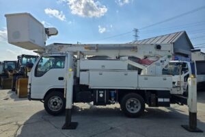 サムネイル: 平成18年　いすゞ　エルフ　14.6ｍ高所作業車　電工仕様・ウィンチ付（車検2年付）