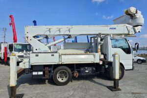 サムネイル: 平成18年　いすゞ　エルフ　14.6ｍ高所作業車　電工仕様・ウィンチ付（車検2年付）