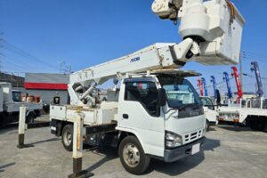サムネイル: 平成18年　いすゞ　エルフ　14.6ｍ高所作業車　電工仕様・ウィンチ付（車検2年付）