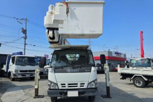 サムネイル: 平成18年　いすゞ　エルフ　14.6ｍ高所作業車　電工仕様・ウィンチ付（車検2年付）