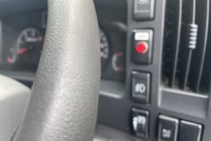 サムネイル: 平成27年　エルフ２トンパネル　４WD　車検1年付