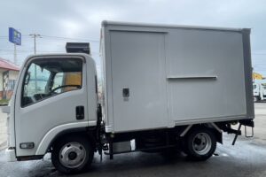 サムネイル: 平成27年　エルフ２トンパネル　４WD　荷台・下廻り塗装済み　車検1年付