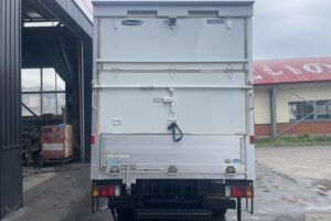 サムネイル: 平成27年　エルフ２トンパネル　４WD　荷台・下廻り塗装済み　車検1年付