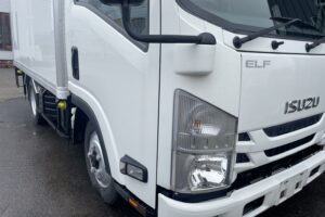 サムネイル: 平成27年　エルフ２トンパネル　４WD　荷台・下廻り塗装済み　車検1年付