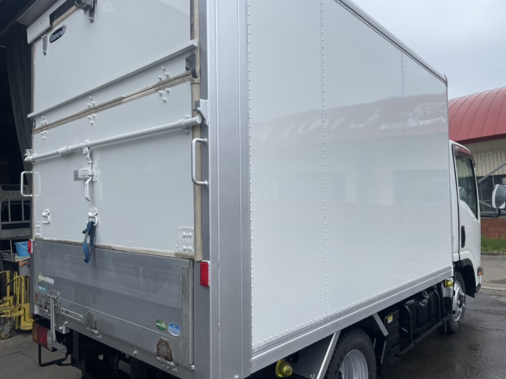平成27年　エルフ２トンパネル　４WD　荷台・下廻り塗装済み　車検1年付