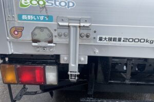 サムネイル: 平成27年　エルフ２トンパネル　４WD　荷台・下廻り塗装済み　車検1年付