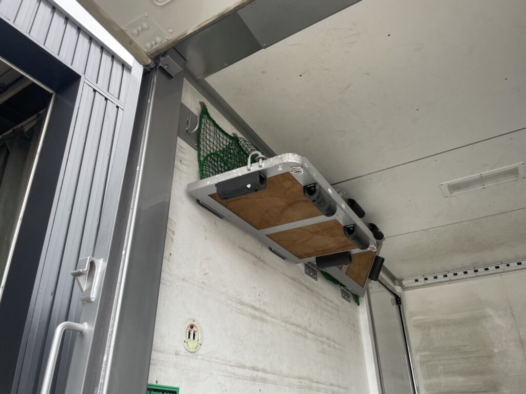 平成27年　エルフ２トンパネル　４WD　荷台・下廻り塗装済み　車検1年付