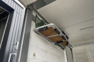 サムネイル: 平成27年　エルフ２トンパネル　４WD　荷台・下廻り塗装済み　車検1年付