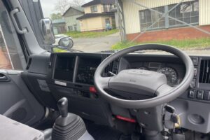 サムネイル: 平成27年　エルフ２トンパネル　４WD　荷台・下廻り塗装済み　車検1年付
