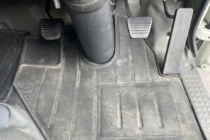 サムネイル: 平成27年　エルフ２トンパネル　４WD　荷台・下廻り塗装済み　車検1年付