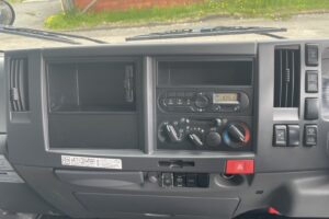 サムネイル: 平成27年　エルフ２トンパネル　４WD　荷台・下廻り塗装済み　車検1年付
