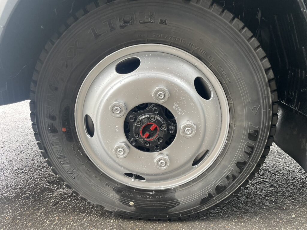 平成27年　エルフ２トンパネル　４WD　荷台・下廻り塗装済み　車検1年付