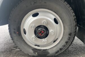 サムネイル: 平成27年　エルフ２トンパネル　４WD　荷台・下廻り塗装済み　車検1年付